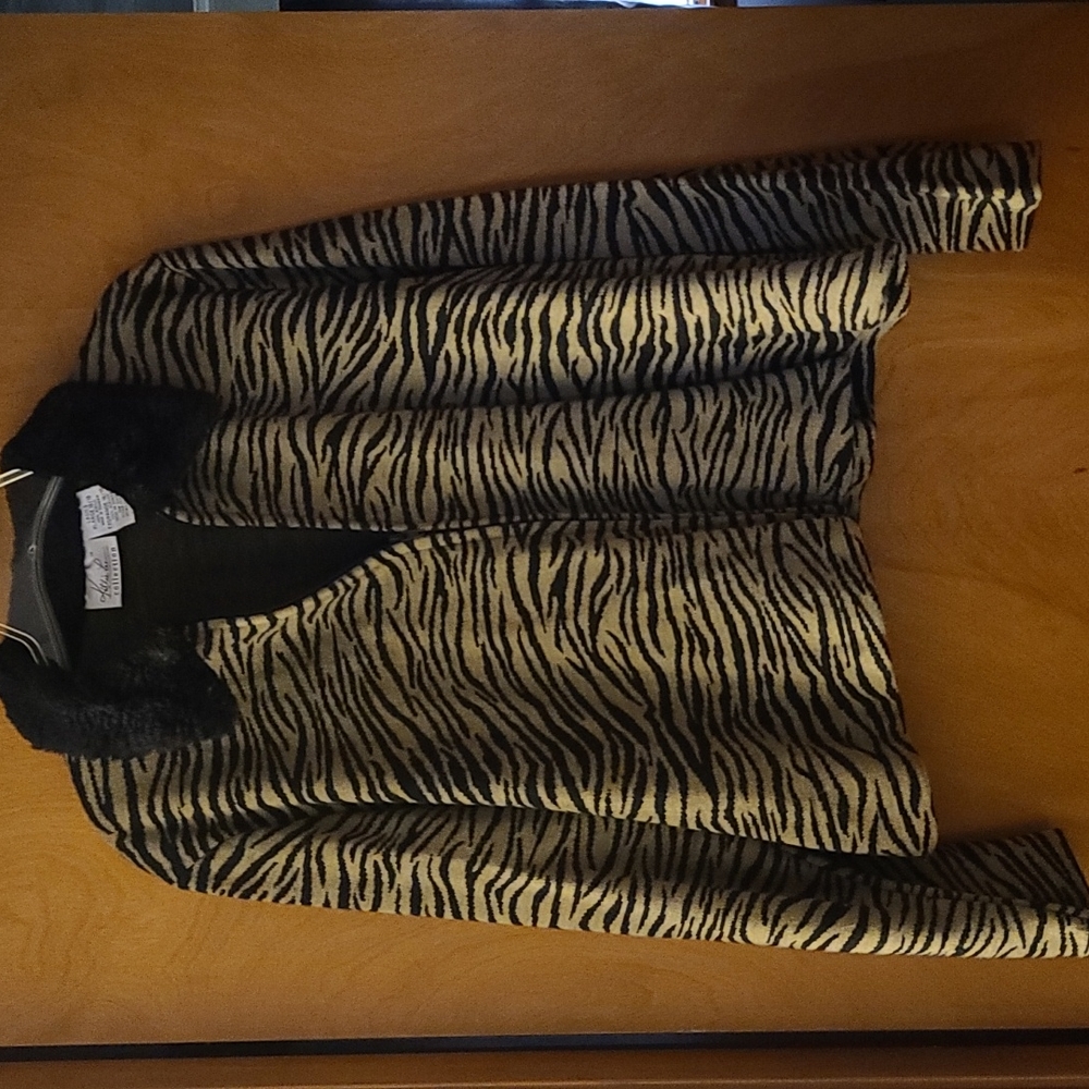 Kathie Lee XL Tiger Stripe zip front jacket/shearling collar.